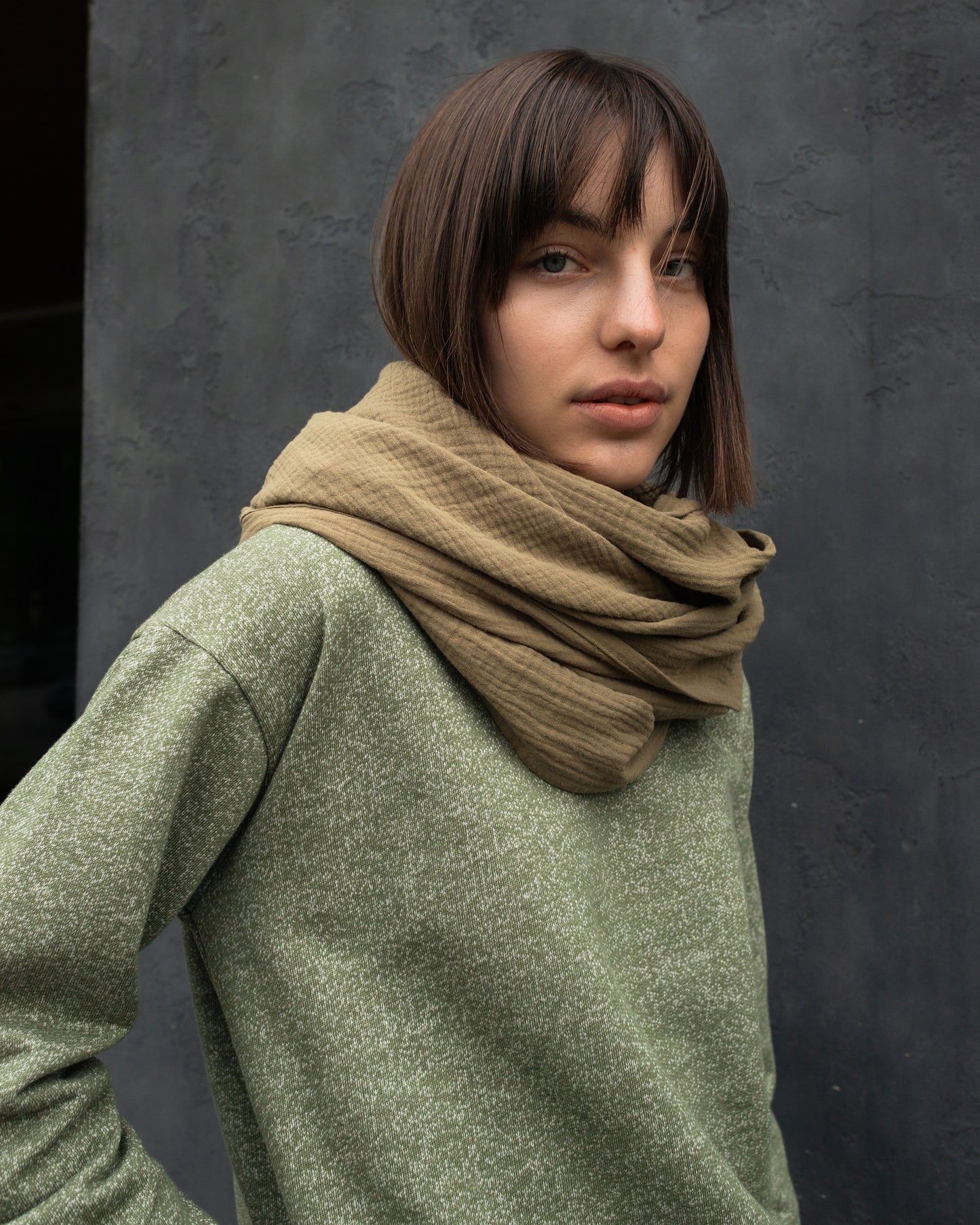 SPECKLES CREWNECK / OLIVE