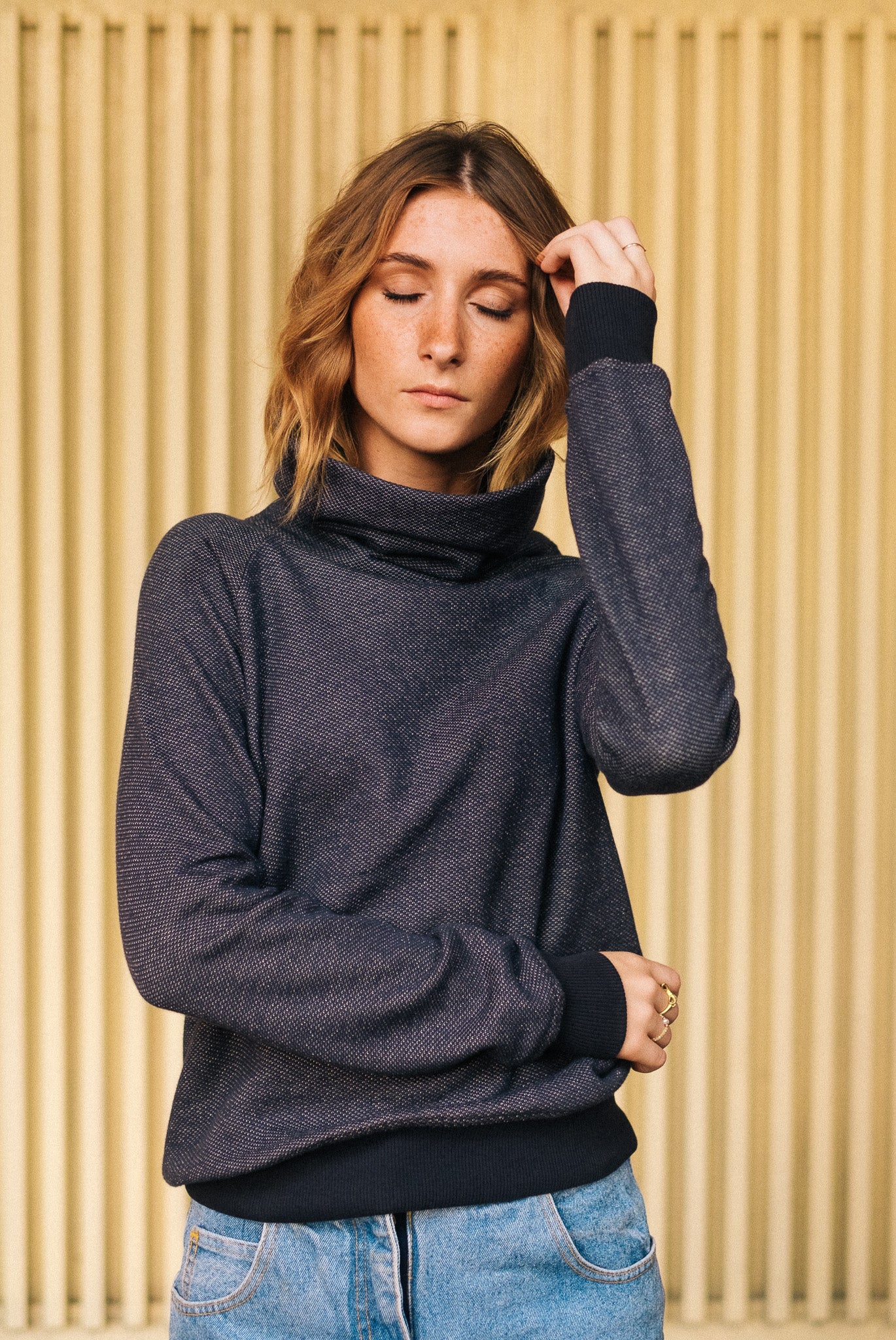 BICOLOR FUNNELNECK / NAVY