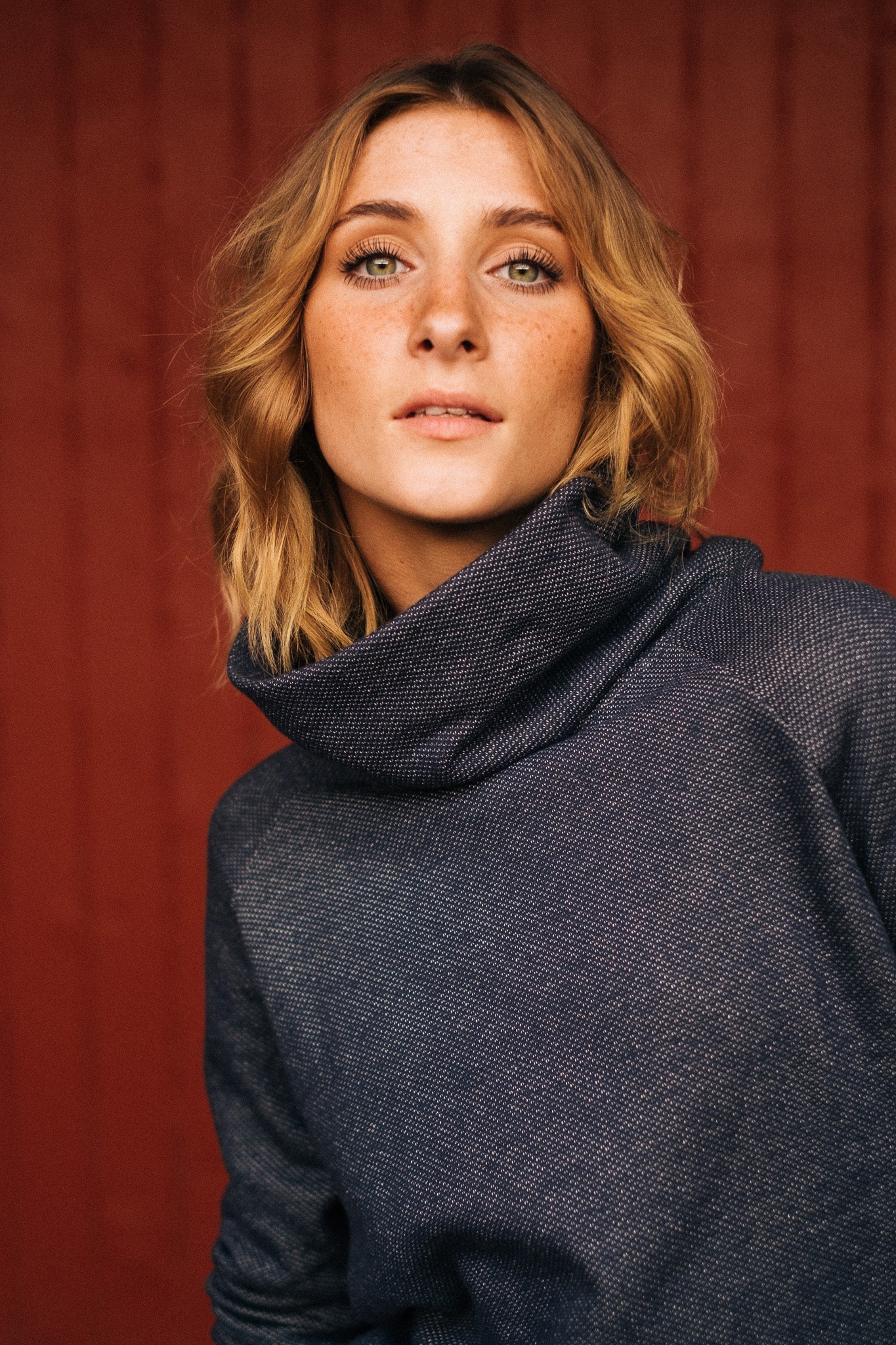 BICOLOR FUNNELNECK / NAVY