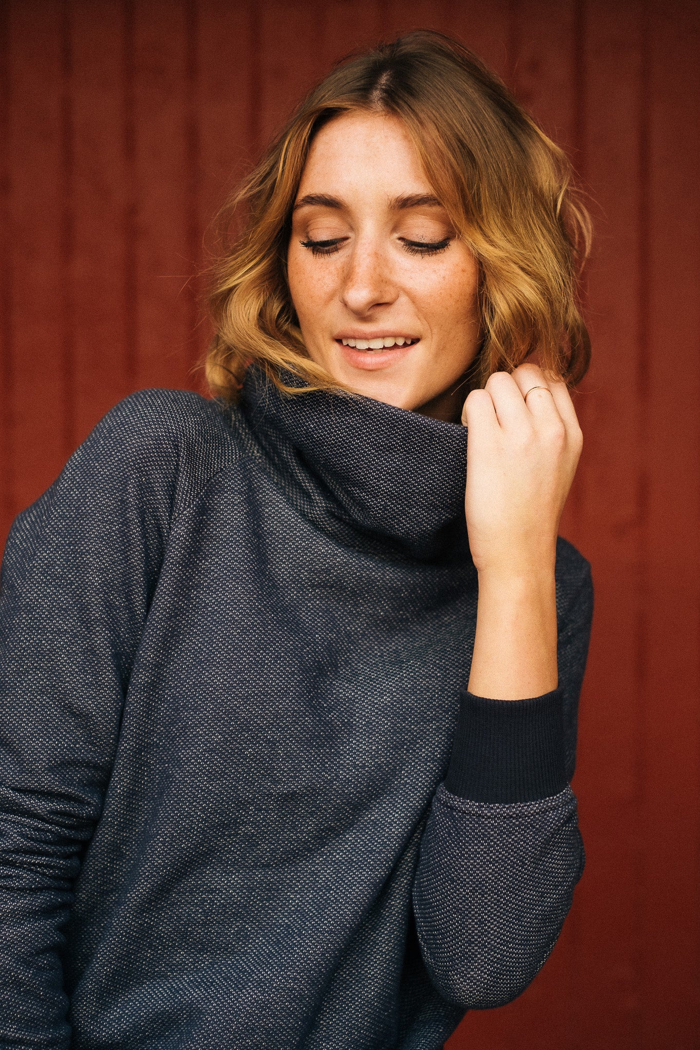 BICOLOR FUNNELNECK / NAVY
