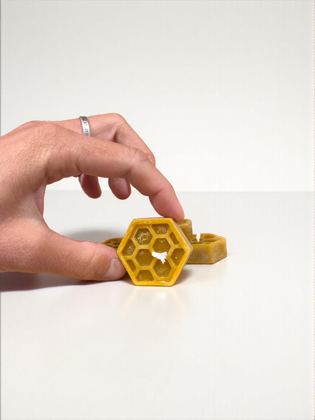 Hexagon méhviasz mécses