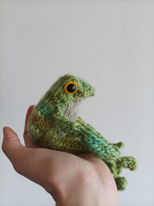 Kisbéka gyapjú figura