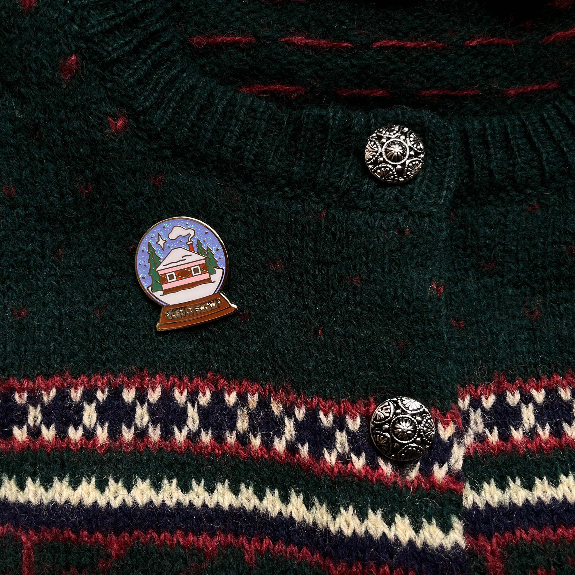 Kádár-kockás hógömb kitűző