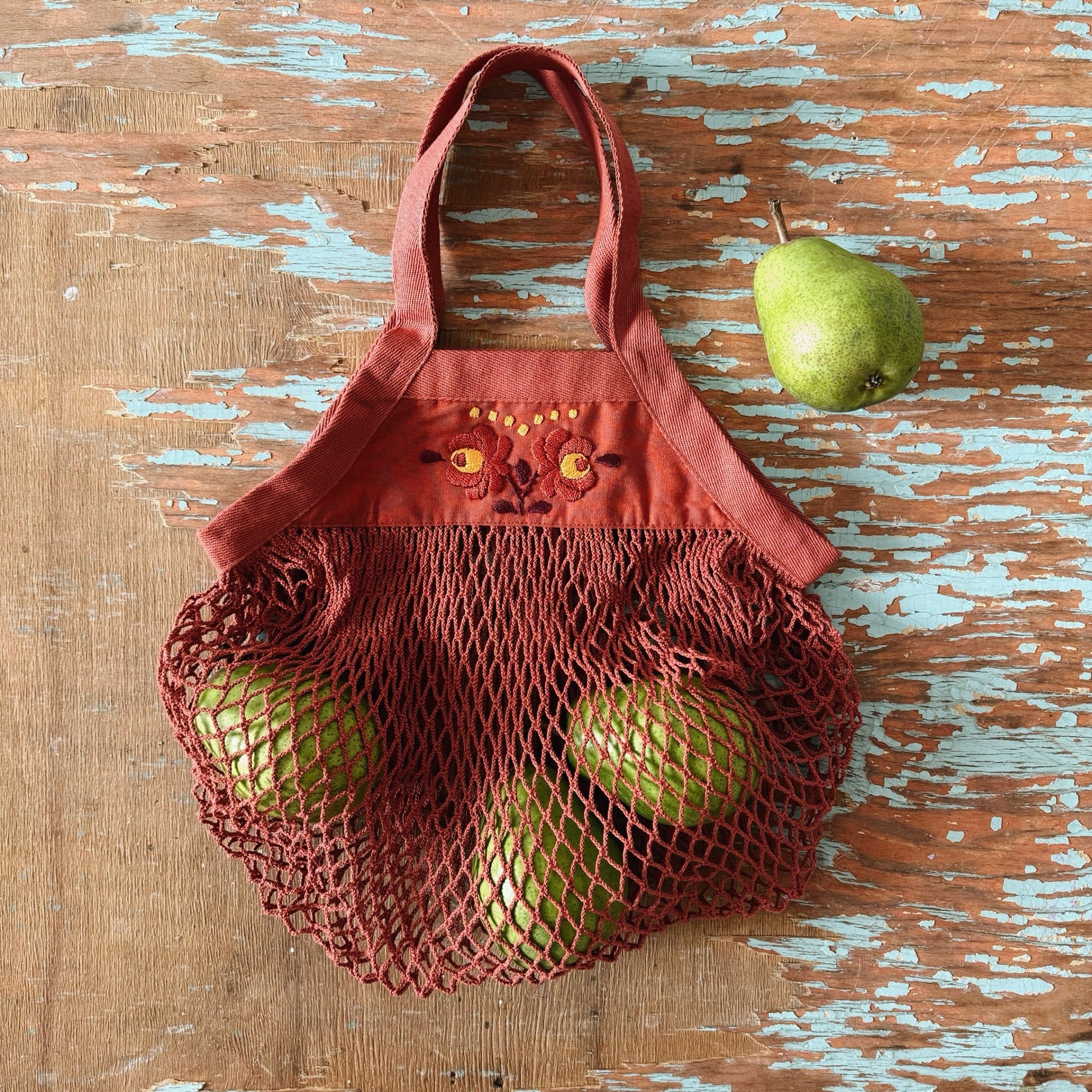 Bolsa de malla bordada a mano color ladrillo 