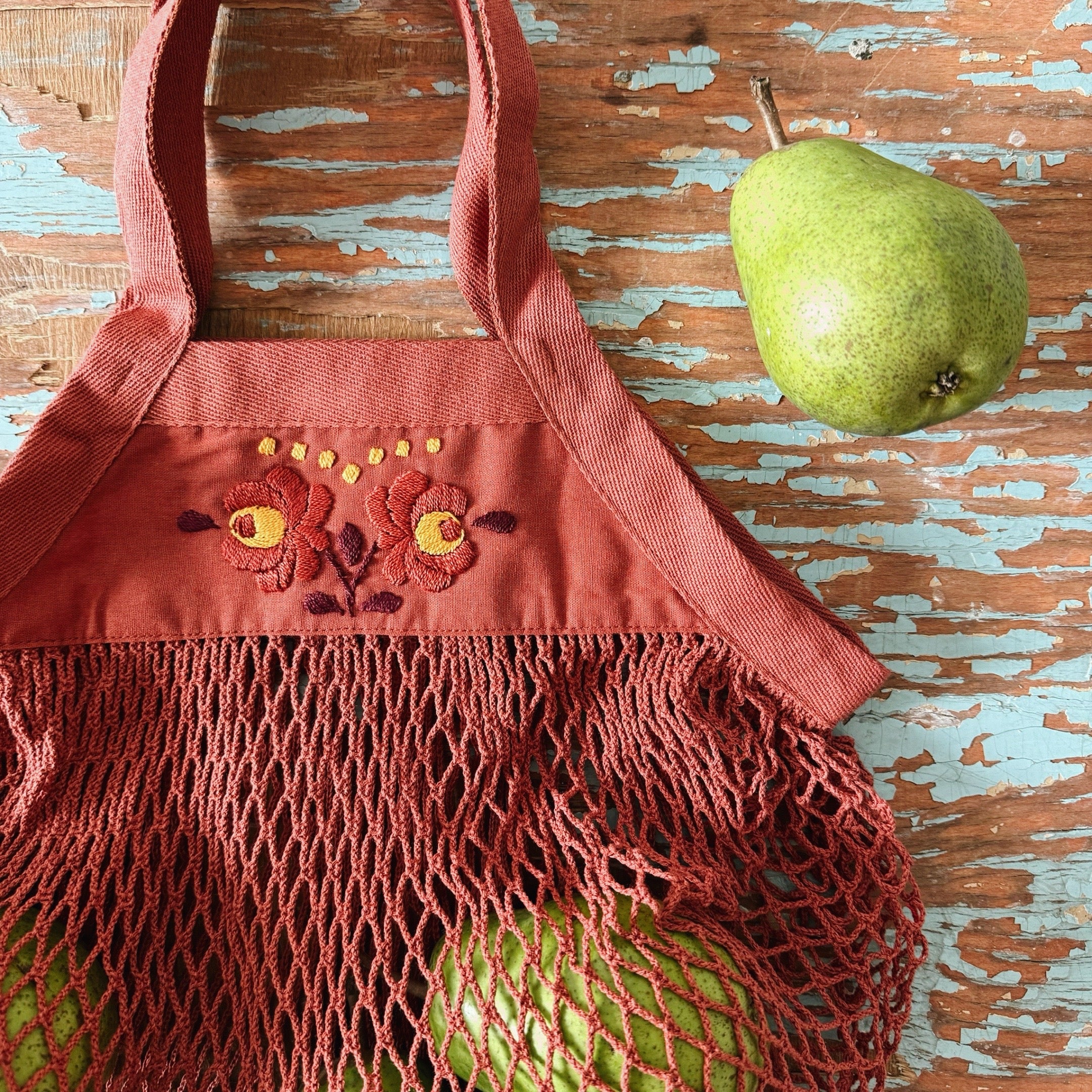 Bolsa de malla bordada a mano color ladrillo 