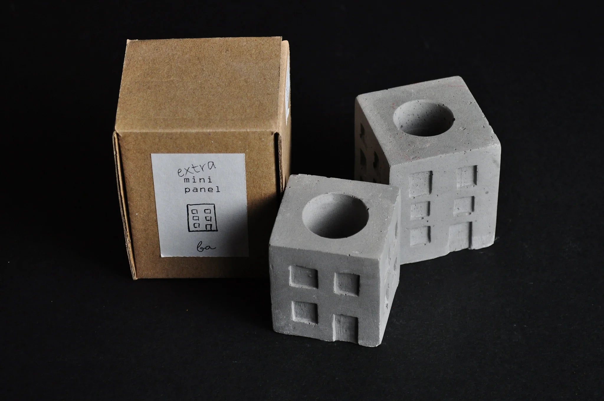 Beton panelház gyertyatartó