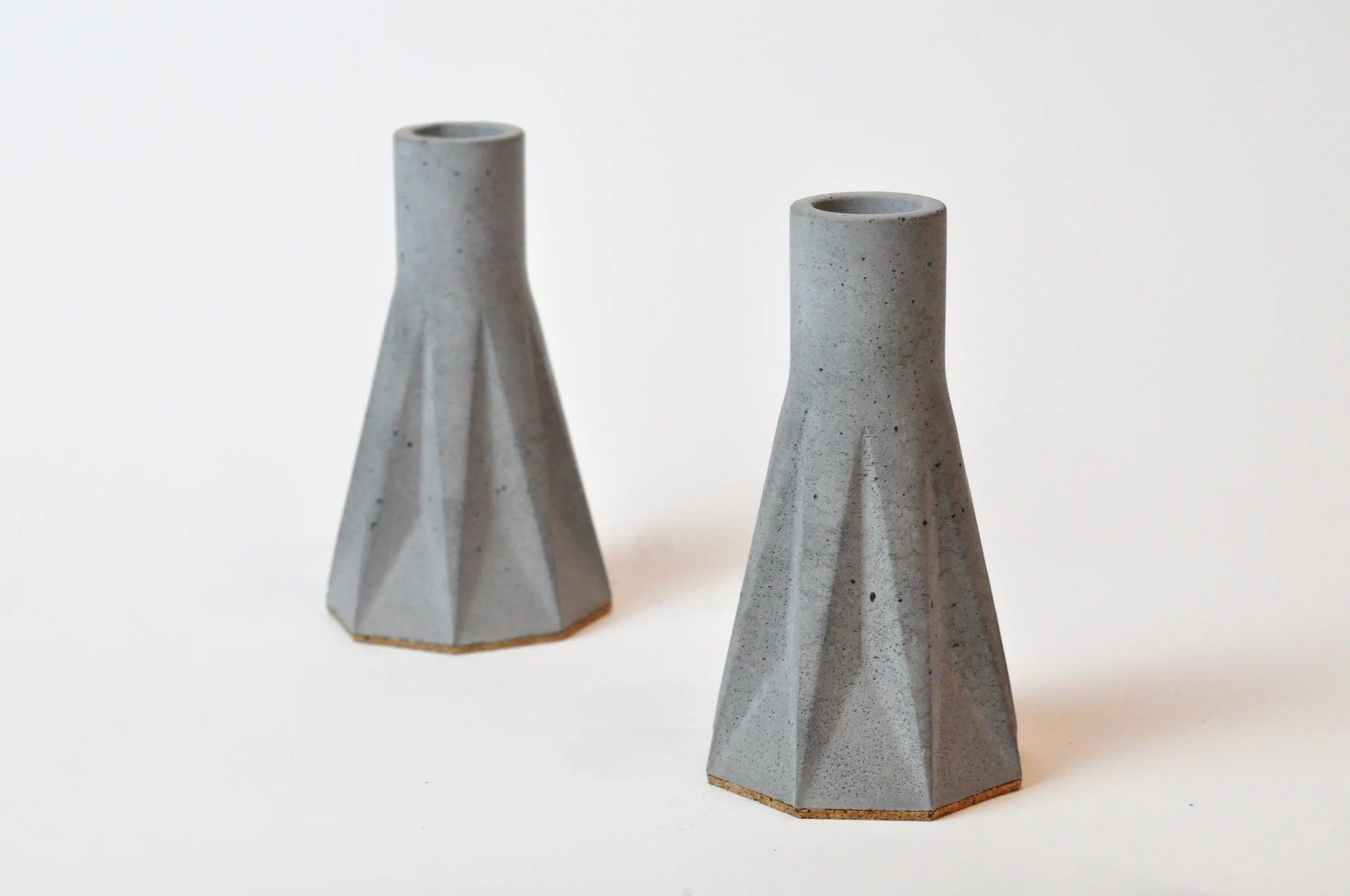 Beton polygon gyertyatartó