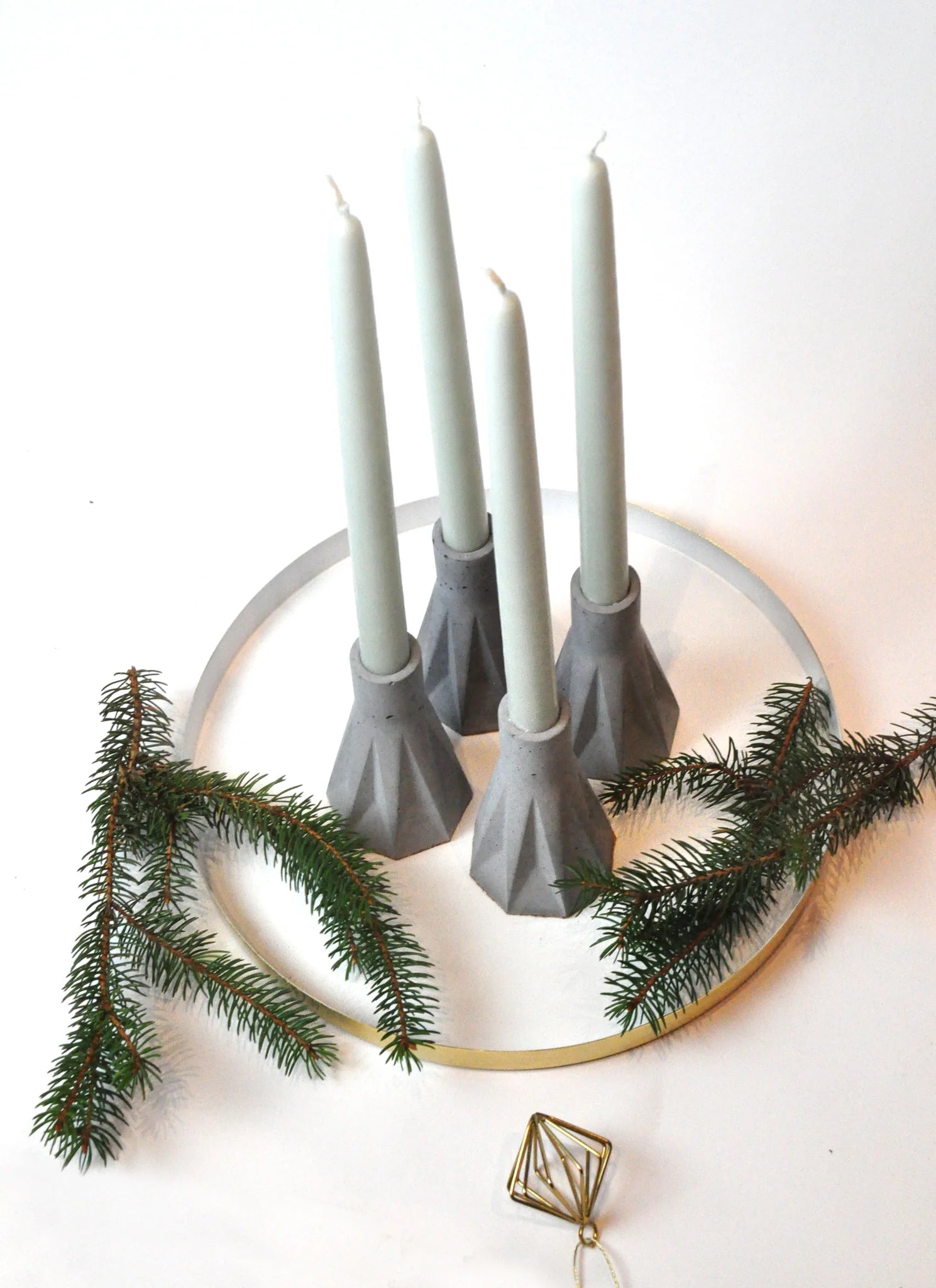 Beton polygon gyertyatartó