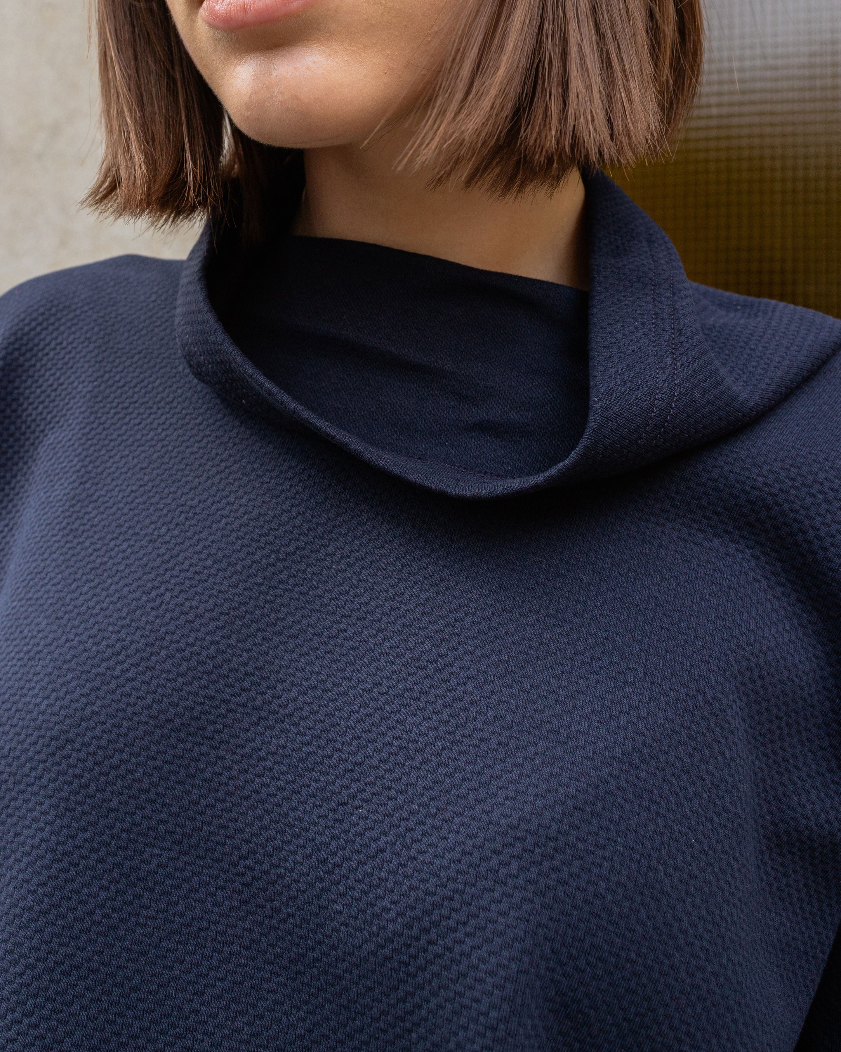 FUNNEL NECK / 3D NAVY