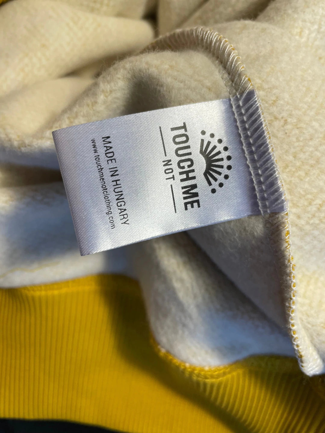 TWO-COLOURED CREWNECK / MUSTARD