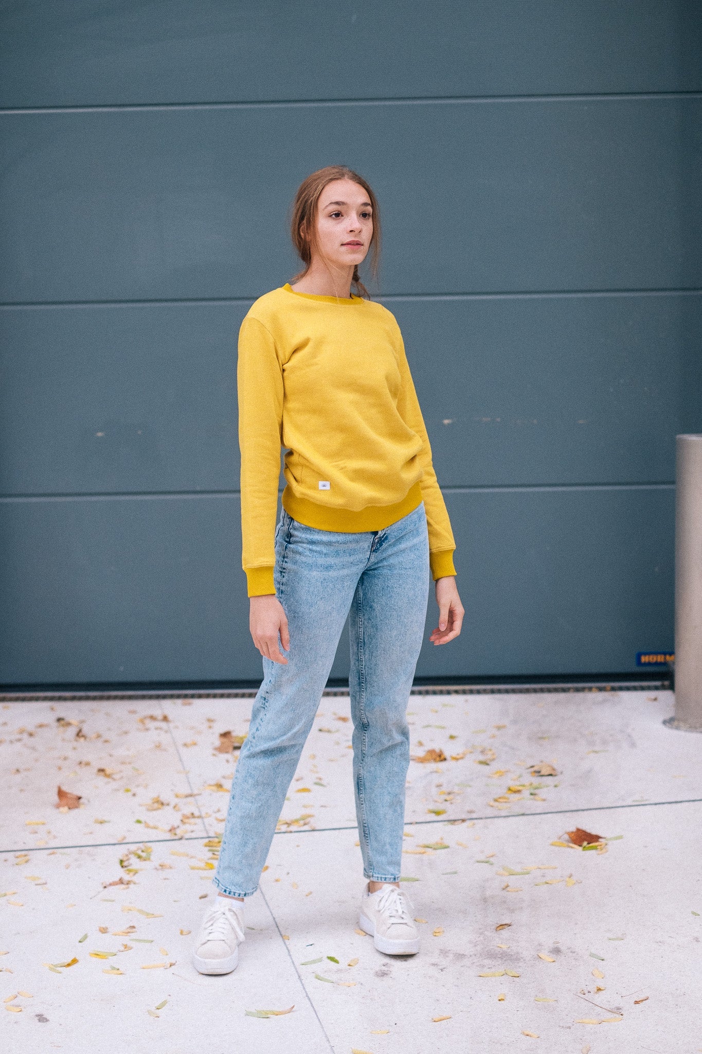 TWO-COLOURED CREWNECK / MUSTARD
