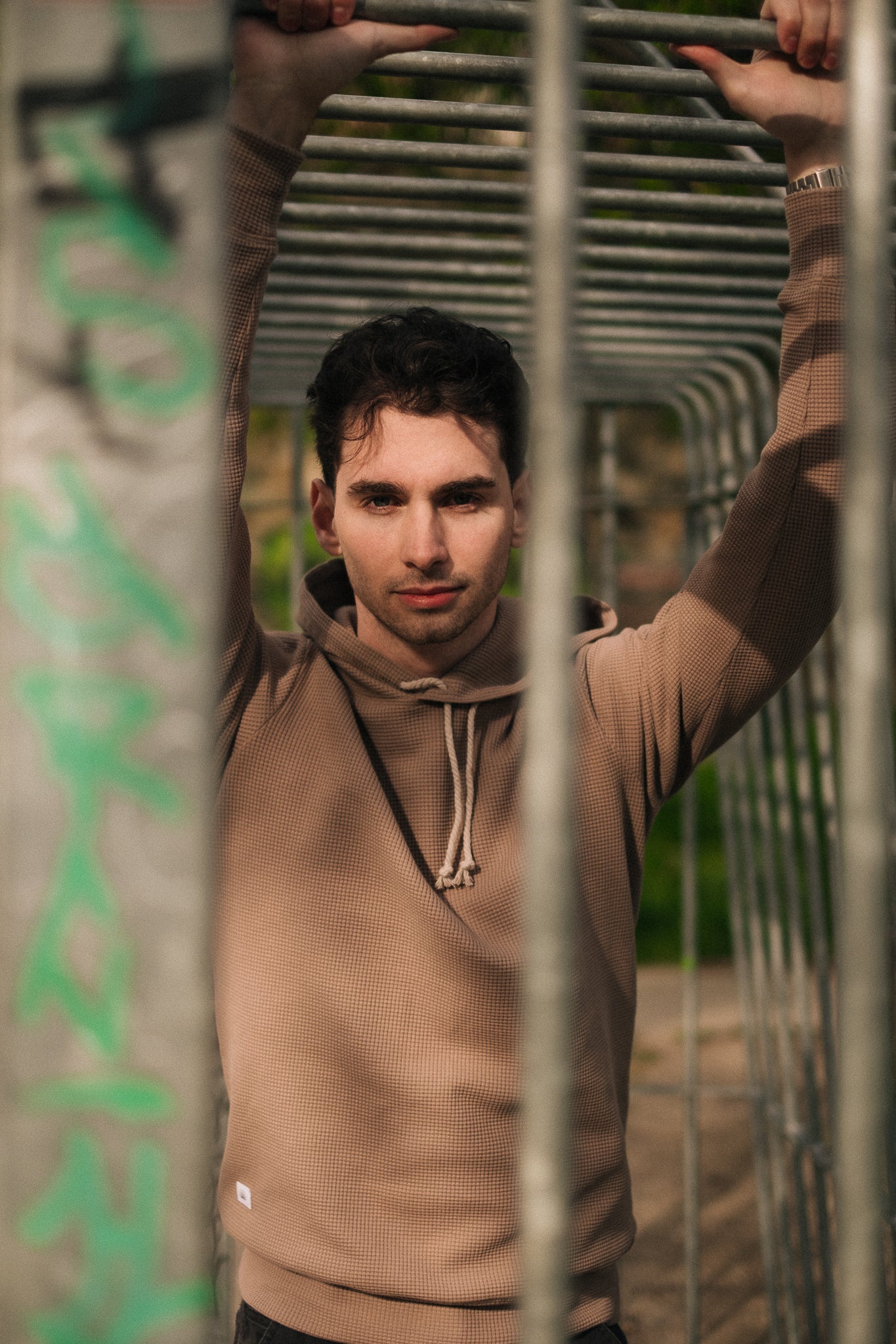 HIVE HOODIE / TAUPE