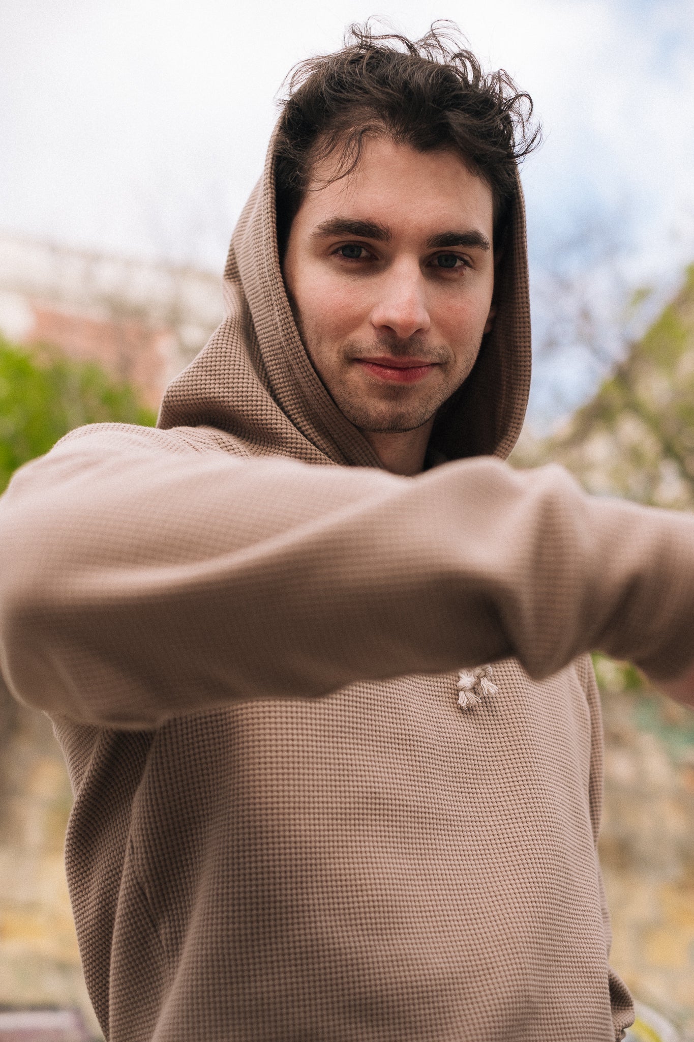 HIVE HOODIE / TAUPE