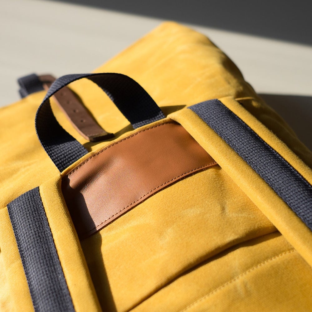 SMALL WHALE YELLOW